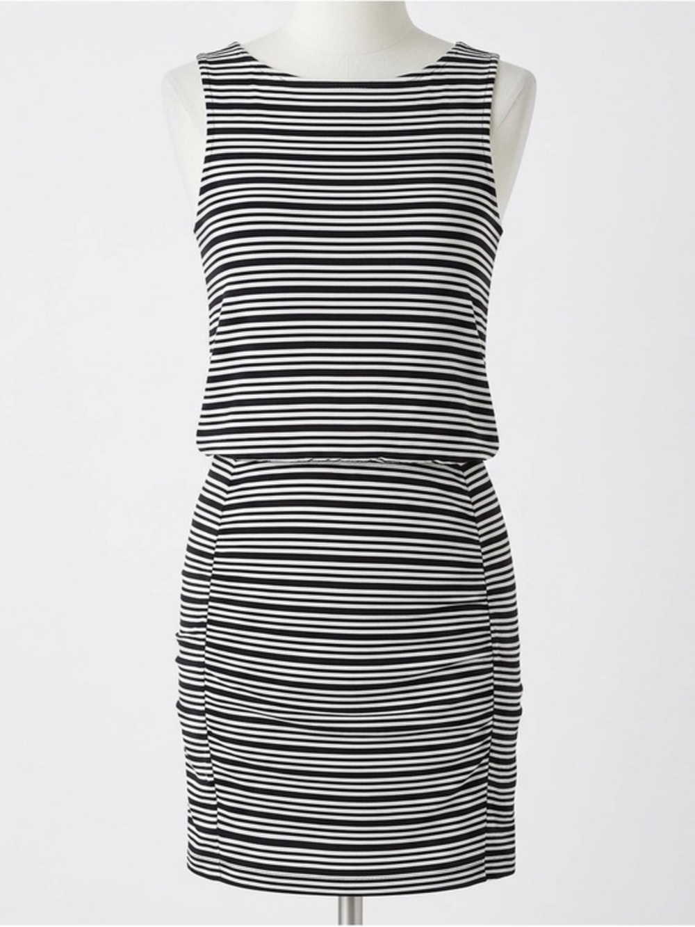 Athleta Striped Tulip Dress Size Medium Casual Travel Layering Athleisure